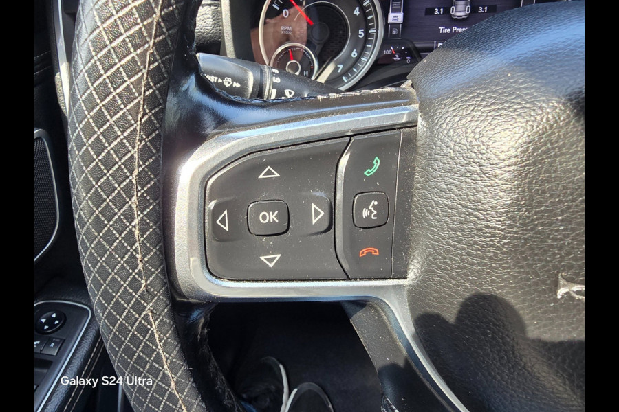 Dodge Ram 1500 5.7 V8 4x4 Crew Cab Laramie / NAP / Leder / Memory / Elek Stoelen / Open Pano / Led / Pdc / Trekhaak / 22 Inch
