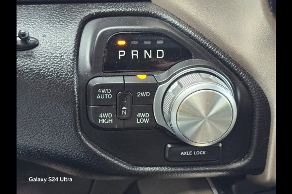 Dodge Ram 1500 5.7 V8 4x4 Crew Cab Laramie / NAP / Leder / Memory / Elek Stoelen / Open Pano / Led / Pdc / Trekhaak / 22 Inch
