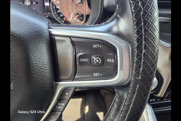 Dodge Ram 1500 5.7 V8 4x4 Crew Cab Laramie / NAP / Leder / Memory / Elek Stoelen / Open Pano / Led / Pdc / Trekhaak / 22 Inch