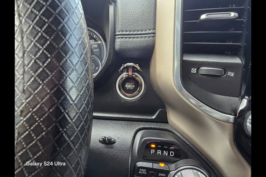 Dodge Ram 1500 5.7 V8 4x4 Crew Cab Laramie / NAP / Leder / Memory / Elek Stoelen / Open Pano / Led / Pdc / Trekhaak / 22 Inch