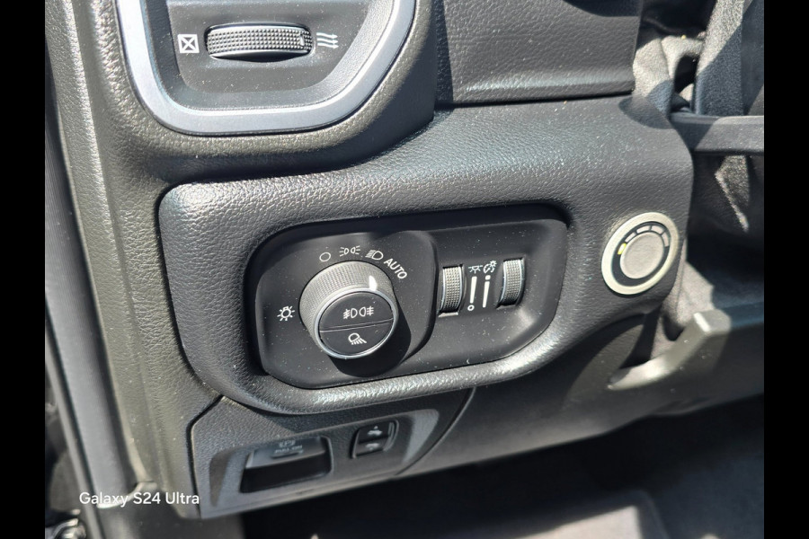 Dodge Ram 1500 5.7 V8 4x4 Crew Cab Laramie / NAP / Leder / Memory / Elek Stoelen / Open Pano / Led / Pdc / Trekhaak / 22 Inch