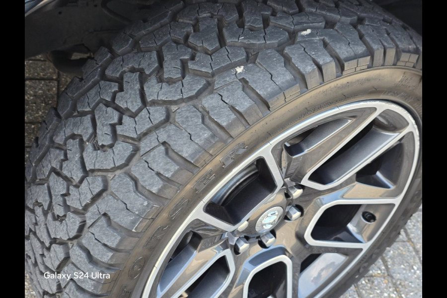 Dodge Ram 1500 5.7 V8 4x4 Crew Cab Laramie / NAP / Leder / Memory / Elek Stoelen / Open Pano / Led / Pdc / Trekhaak / 22 Inch