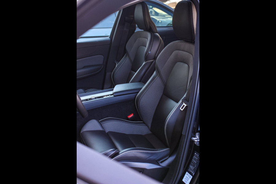 Volvo XC60 2.0 T6 Plug-in hybrid AWD Plus Dark *Pano*H/K*Trekhaak*Leder*