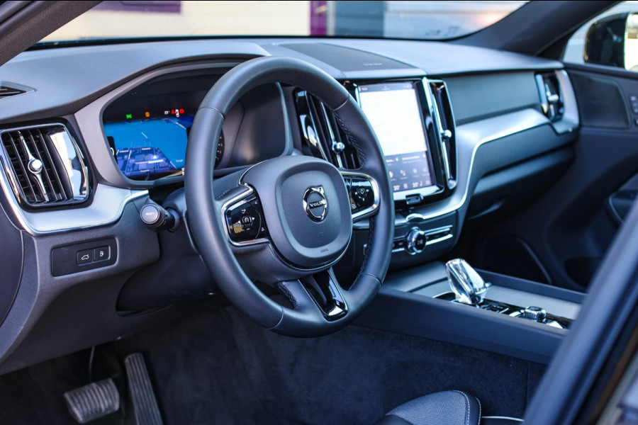 Volvo XC60 2.0 T6 Plug-in hybrid AWD Plus Dark *Pano*H/K*Trekhaak*Leder*