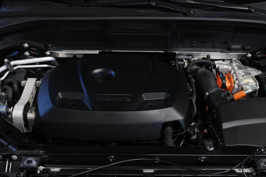 Volvo XC60 2.0 T6 Plug-in hybrid AWD Plus Dark *Pano*H/K*Trekhaak*Leder*