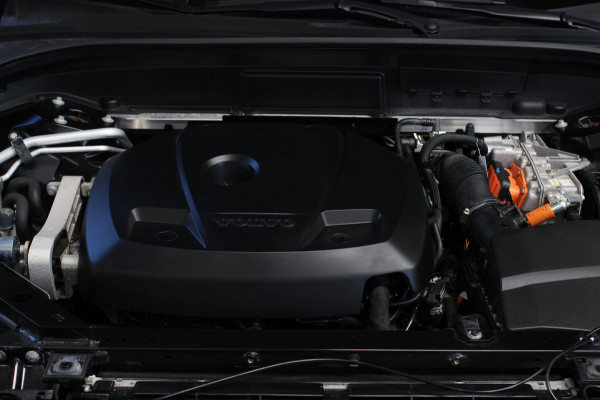 Volvo XC60 2.0 T6 Plug-in hybrid AWD Plus Dark *Pano*H/K*Trekhaak*Leder*