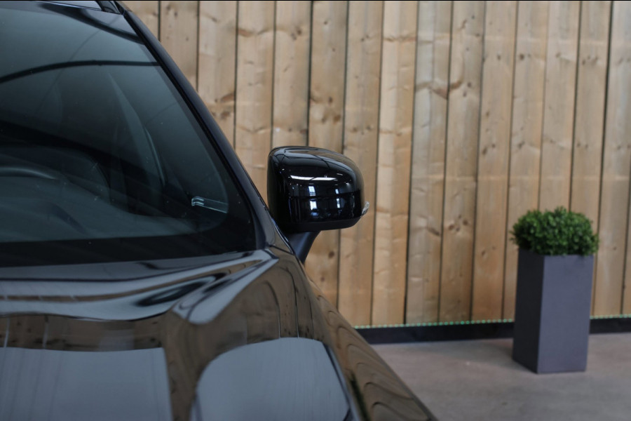Volvo XC60 2.0 T6 Plug-in hybrid AWD Plus Dark *Pano*H/K*Trekhaak*Leder*
