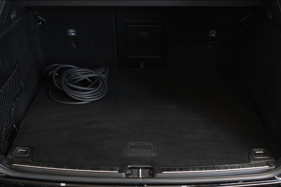 Volvo XC60 2.0 T6 Plug-in hybrid AWD Plus Dark *Pano*H/K*Trekhaak*Leder*