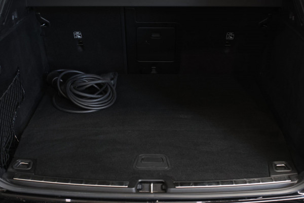 Volvo XC60 2.0 T6 Plug-in hybrid AWD Plus Dark *Pano*H/K*Trekhaak*Leder*