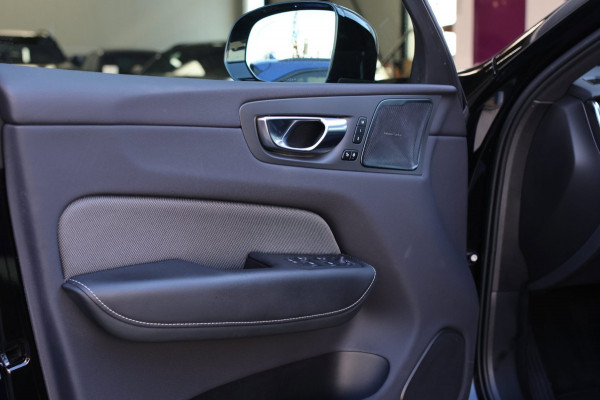 Volvo XC60 2.0 T6 Plug-in hybrid AWD Plus Dark *Pano*H/K*Trekhaak*Leder*