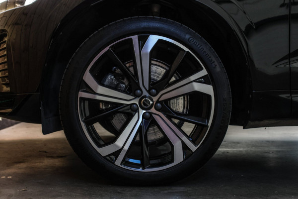 Volvo XC60 2.0 T6 Plug-in hybrid AWD Plus Dark *Pano*H/K*Trekhaak*Leder*