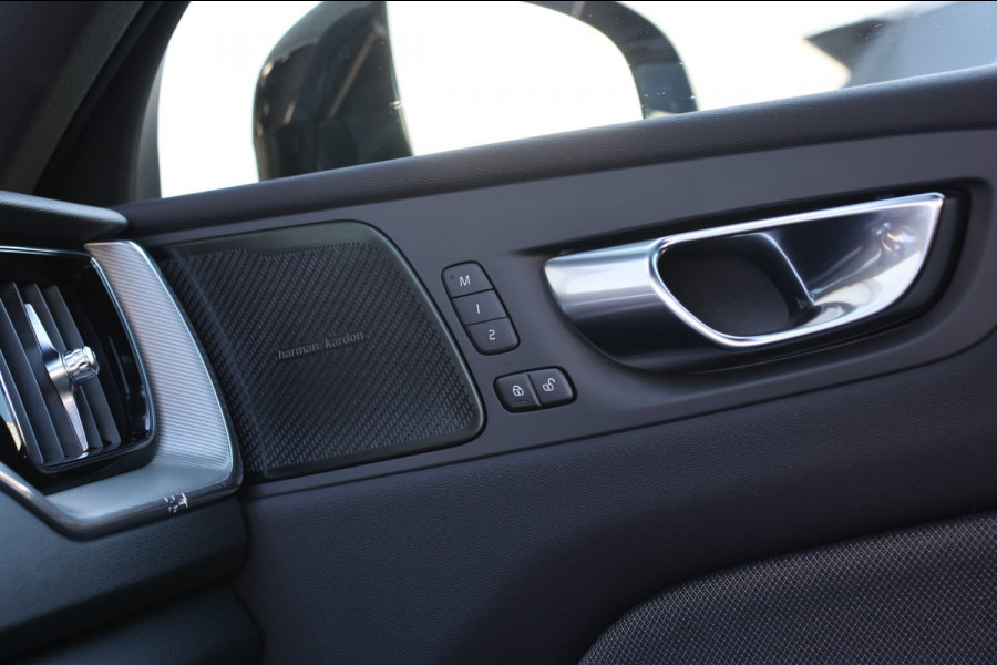 Volvo XC60 2.0 T6 Plug-in hybrid AWD Plus Dark *Pano*H/K*Trekhaak*Leder*