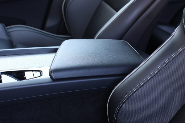 Volvo XC60 2.0 T6 Plug-in hybrid AWD Plus Dark *Pano*H/K*Trekhaak*Leder*
