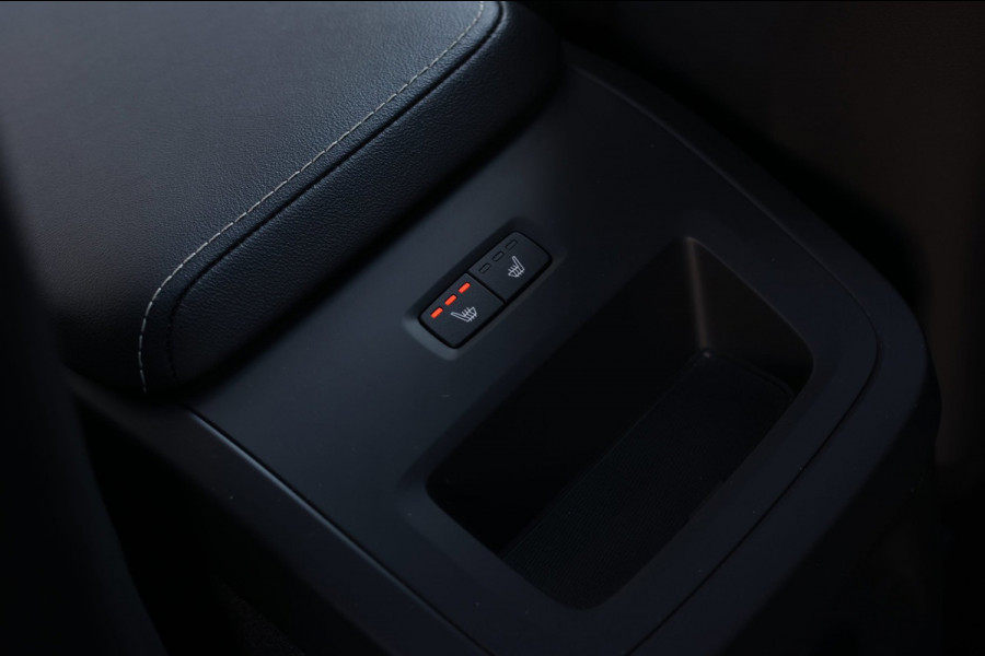 Volvo XC60 2.0 T6 Plug-in hybrid AWD Plus Dark *Pano*H/K*Trekhaak*Leder*