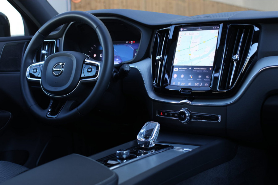 Volvo XC60 2.0 T6 Plug-in hybrid AWD Plus Dark *Pano*H/K*Trekhaak*Leder*