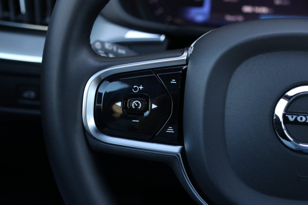 Volvo XC60 2.0 T6 Plug-in hybrid AWD Plus Dark *Pano*H/K*Trekhaak*Leder*