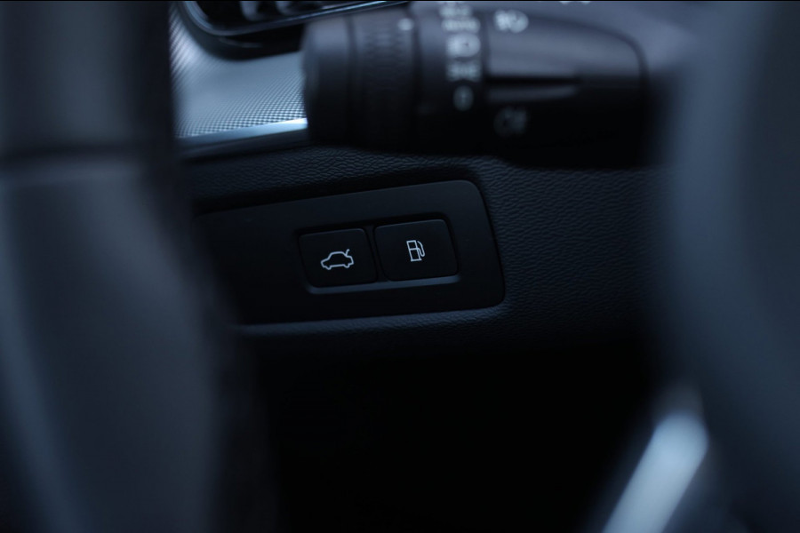 Volvo XC60 2.0 T6 Plug-in hybrid AWD Plus Dark *Pano*H/K*Trekhaak*Leder*