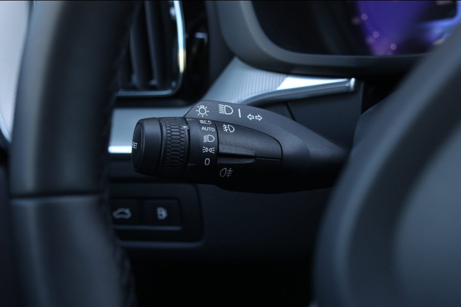 Volvo XC60 2.0 T6 Plug-in hybrid AWD Plus Dark *Pano*H/K*Trekhaak*Leder*
