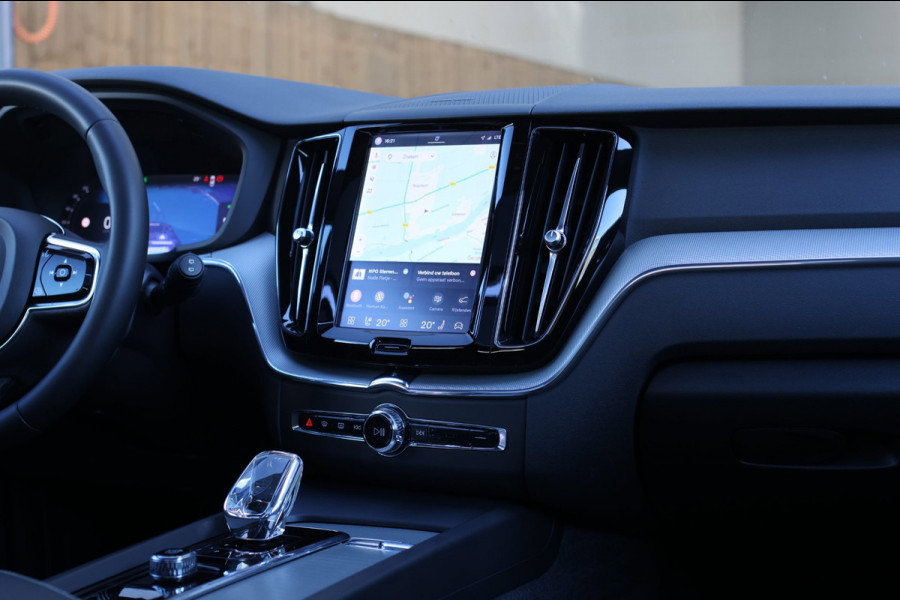 Volvo XC60 2.0 T6 Plug-in hybrid AWD Plus Dark *Pano*H/K*Trekhaak*Leder*