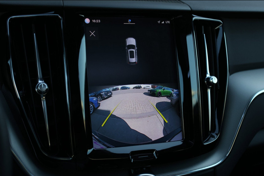 Volvo XC60 2.0 T6 Plug-in hybrid AWD Plus Dark *Pano*H/K*Trekhaak*Leder*