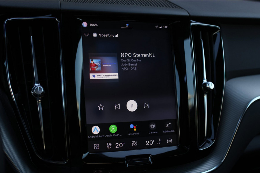 Volvo XC60 2.0 T6 Plug-in hybrid AWD Plus Dark *Pano*H/K*Trekhaak*Leder*