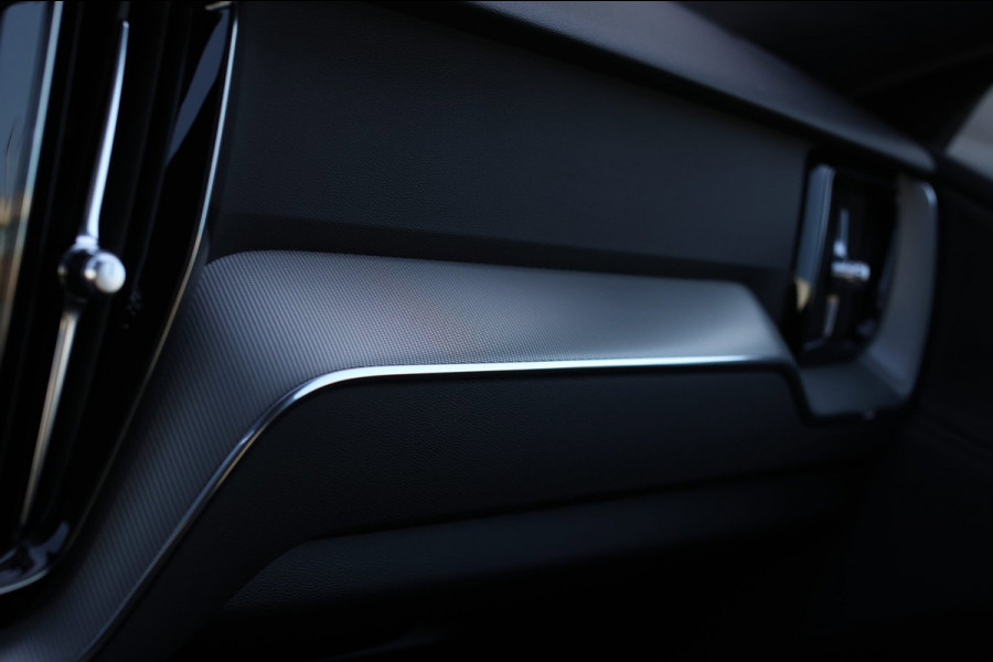 Volvo XC60 2.0 T6 Plug-in hybrid AWD Plus Dark *Pano*H/K*Trekhaak*Leder*