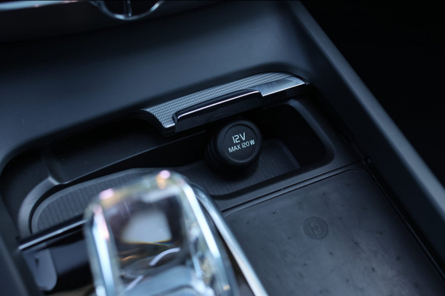 Volvo XC60 2.0 T6 Plug-in hybrid AWD Plus Dark *Pano*H/K*Trekhaak*Leder*