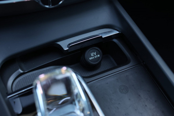 Volvo XC60 2.0 T6 Plug-in hybrid AWD Plus Dark *Pano*H/K*Trekhaak*Leder*