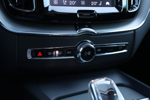 Volvo XC60 2.0 T6 Plug-in hybrid AWD Plus Dark *Pano*H/K*Trekhaak*Leder*