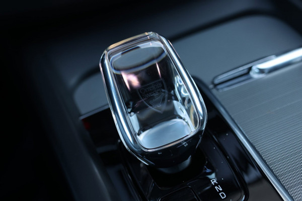 Volvo XC60 2.0 T6 Plug-in hybrid AWD Plus Dark *Pano*H/K*Trekhaak*Leder*