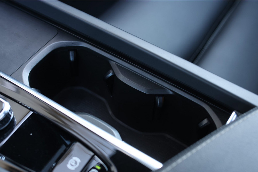Volvo XC60 2.0 T6 Plug-in hybrid AWD Plus Dark *Pano*H/K*Trekhaak*Leder*