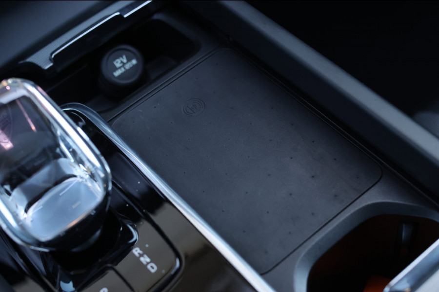 Volvo XC60 2.0 T6 Plug-in hybrid AWD Plus Dark *Pano*H/K*Trekhaak*Leder*