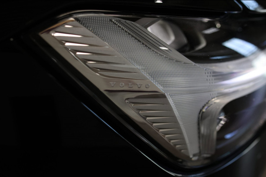 Volvo XC60 2.0 T6 Plug-in hybrid AWD Plus Dark *Pano*H/K*Trekhaak*Leder*