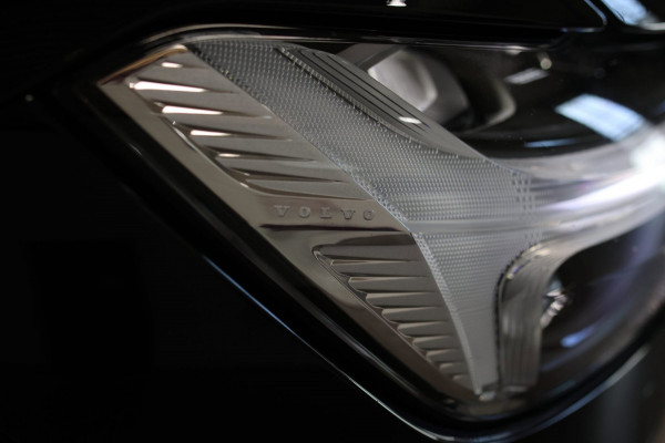 Volvo XC60 2.0 T6 Plug-in hybrid AWD Plus Dark *Pano*H/K*Trekhaak*Leder*