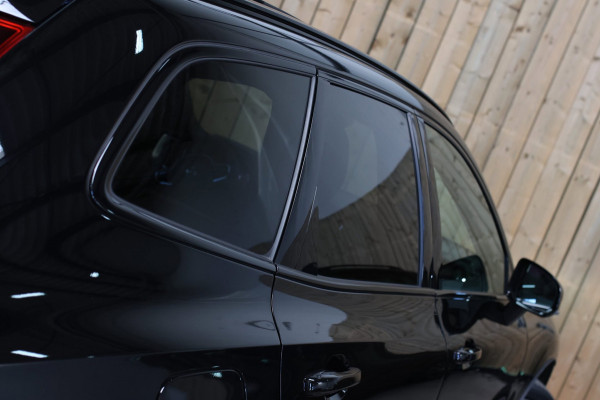 Volvo XC60 2.0 T6 Plug-in hybrid AWD Plus Dark *Pano*H/K*Trekhaak*Leder*