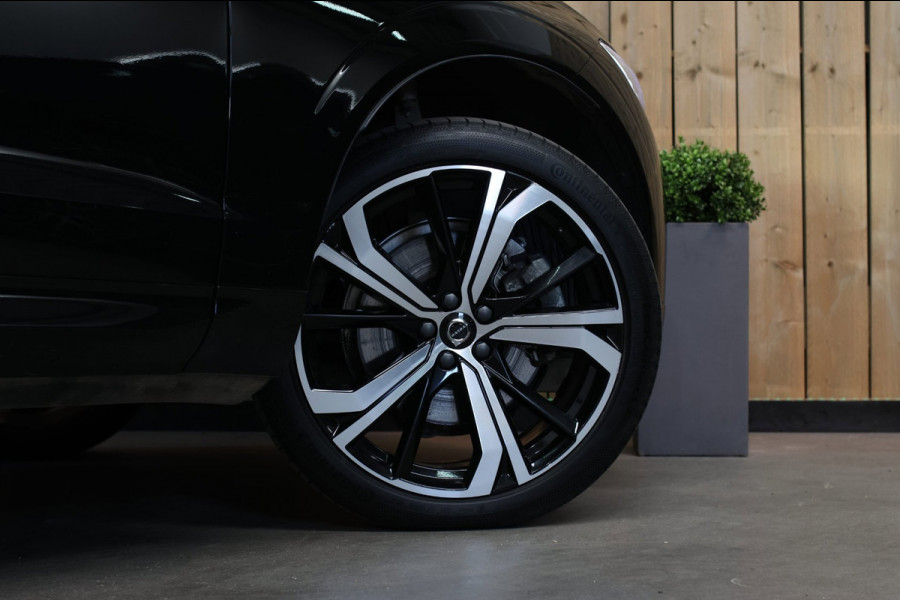 Volvo XC60 2.0 T6 Plug-in hybrid AWD Plus Dark *Pano*H/K*Trekhaak*Leder*