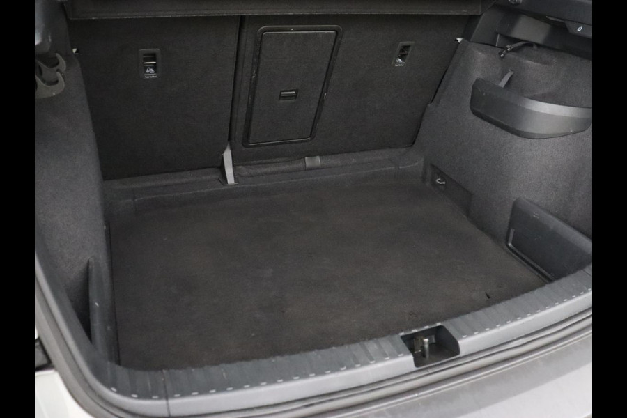 Škoda Karoq 1.5 TSI Business Edition | Panoramadak | Stoelverwarming | Carplay | Navigatie | Parkeerhulp | Climate control | Bluetooth | Cruise control | Getint glas