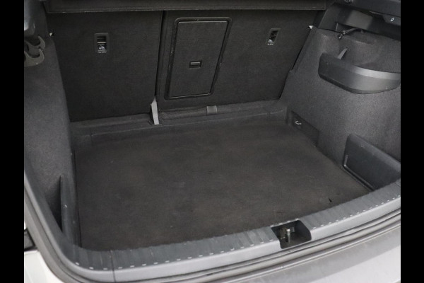 Škoda Karoq 1.5 TSI Business Edition | Panoramadak | Stoelverwarming | Carplay | Navigatie | Parkeerhulp | Climate control | Bluetooth | Cruise control | Getint glas