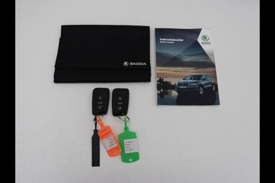 Škoda Karoq 1.5 TSI Business Edition | Panoramadak | Stoelverwarming | Carplay | Navigatie | Parkeerhulp | Climate control | Bluetooth | Cruise control | Getint glas