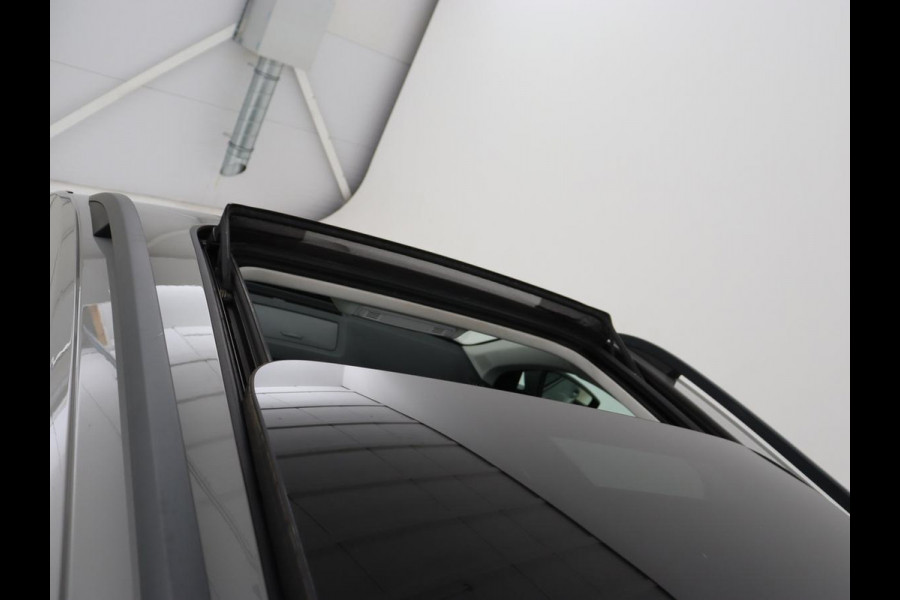 Škoda Karoq 1.5 TSI Business Edition | Panoramadak | Stoelverwarming | Carplay | Navigatie | Parkeerhulp | Climate control | Bluetooth | Cruise control | Getint glas