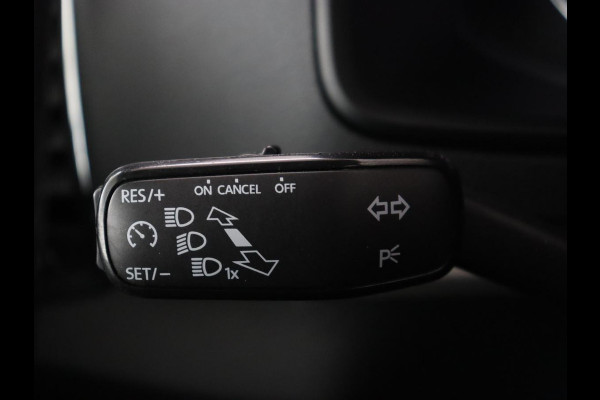Škoda Karoq 1.5 TSI Business Edition | Panoramadak | Stoelverwarming | Carplay | Navigatie | Parkeerhulp | Climate control | Bluetooth | Cruise control | Getint glas