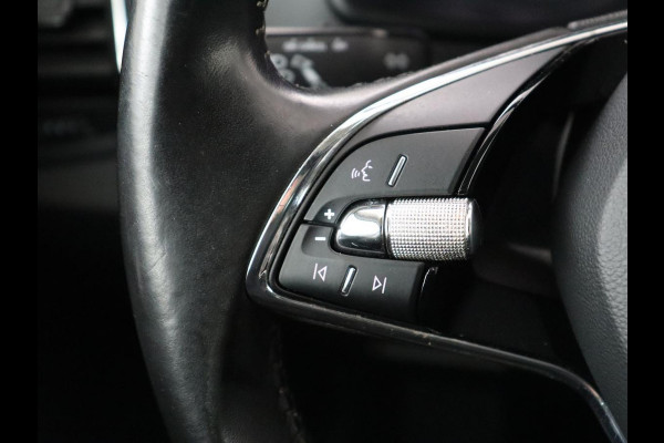 Škoda Karoq 1.5 TSI Business Edition | Panoramadak | Stoelverwarming | Carplay | Navigatie | Parkeerhulp | Climate control | Bluetooth | Cruise control | Getint glas