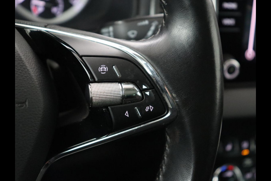 Škoda Karoq 1.5 TSI Business Edition | Panoramadak | Stoelverwarming | Carplay | Navigatie | Parkeerhulp | Climate control | Bluetooth | Cruise control | Getint glas