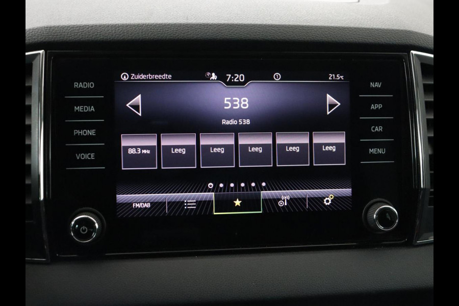 Škoda Karoq 1.5 TSI Business Edition | Panoramadak | Stoelverwarming | Carplay | Navigatie | Parkeerhulp | Climate control | Bluetooth | Cruise control | Getint glas