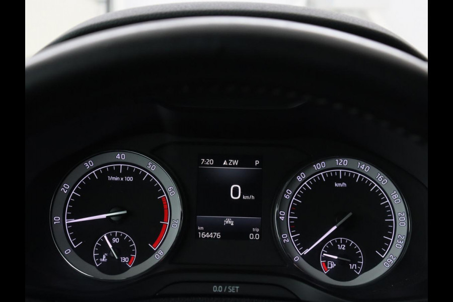 Škoda Karoq 1.5 TSI Business Edition | Panoramadak | Stoelverwarming | Carplay | Navigatie | Parkeerhulp | Climate control | Bluetooth | Cruise control | Getint glas