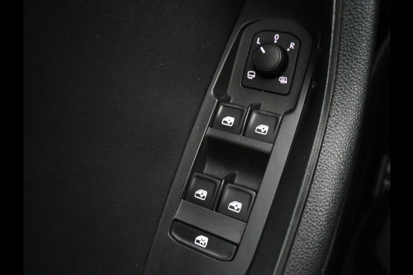 Škoda Karoq 1.5 TSI Business Edition | Panoramadak | Stoelverwarming | Carplay | Navigatie | Parkeerhulp | Climate control | Bluetooth | Cruise control | Getint glas