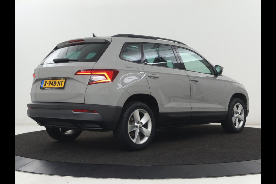 Škoda Karoq 1.5 TSI Business Edition | Panoramadak | Stoelverwarming | Carplay | Navigatie | Parkeerhulp | Climate control | Bluetooth | Cruise control | Getint glas