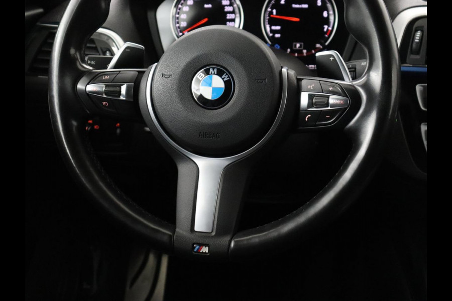 BMW 1-serie M140i High Executive | Stoelverwarming | Carplay | Leder | Adaptief LED | Keyless | Navigatie | Sportstoelen | Parkeerhulp | Climate control | Cruise control | Bluetooth | Getint glas | M Sport