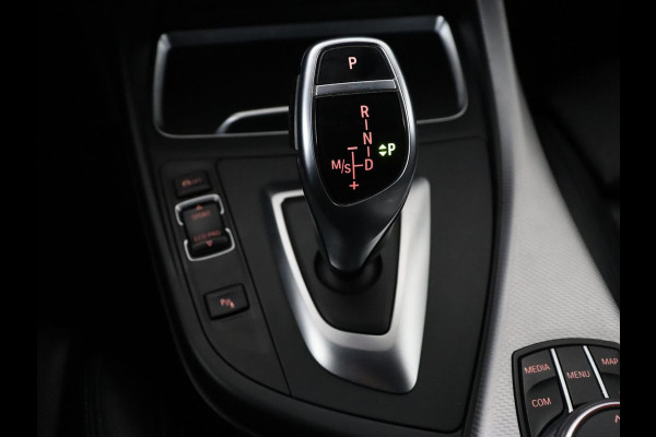 BMW 1-serie M140i High Executive | Stoelverwarming | Carplay | Leder | Adaptief LED | Keyless | Navigatie | Sportstoelen | Parkeerhulp | Climate control | Cruise control | Bluetooth | Getint glas | M Sport