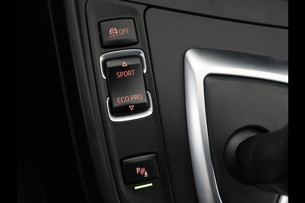 BMW 1-serie M140i High Executive | Stoelverwarming | Carplay | Leder | Adaptief LED | Keyless | Navigatie | Sportstoelen | Parkeerhulp | Climate control | Cruise control | Bluetooth | Getint glas | M Sport